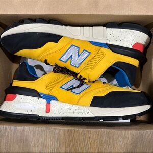 New Balance Yellow and Black Sneakers with Blue Detail